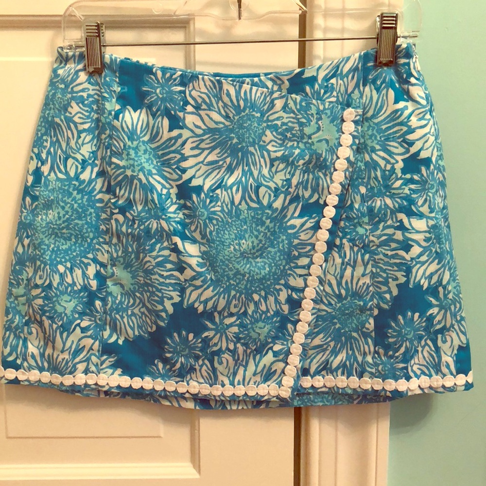 Like-New Lilly Blue Sunflowers and Lion Skort